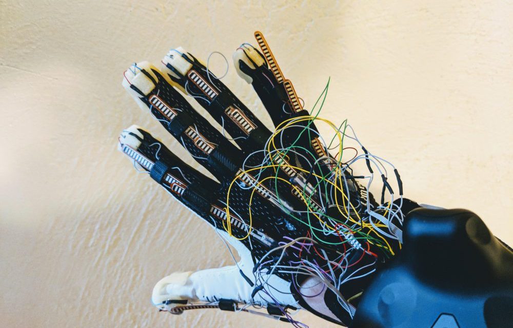 CES 2018: Contact CI’s Maestro VR Haptic Glove Let Me Actually Feel Virtual Objects